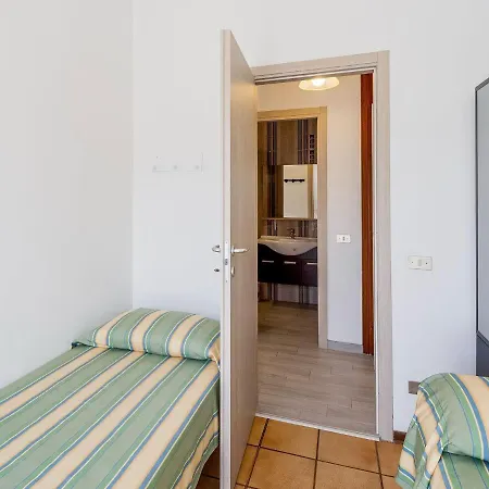 In Diano Marino With Communal Pool *